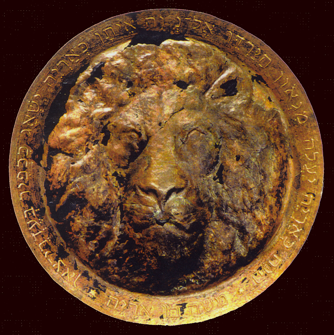 gedreven schaal,de leeuw van Judah, materiaal ;koper, diam ;120, cm. particulier bezit.